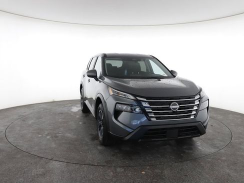 Used 2025 Nissan Rogue SV image 3