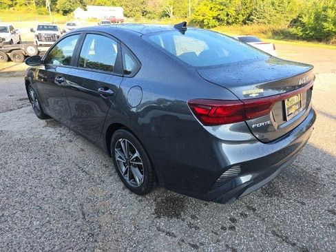 Used 2023 Kia Forte LXS w/ LXS Technology Package image 3