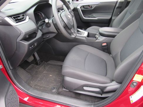 Used 2023 Toyota RAV4 LE AWD/4WD image 14