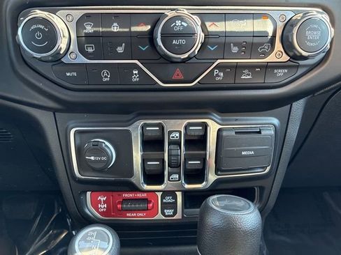 Used 2022 Jeep Wrangler Unlimited Rubicon w/ Cold Weather Group image 44