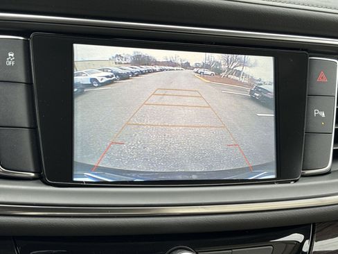 Used 2018 Buick Enclave Essence image 17