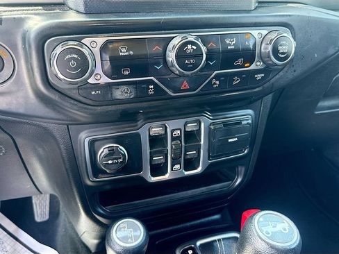 Used 2020 Jeep Wrangler Unlimited Sahara w/ Safety Group AWD/4WD image 17