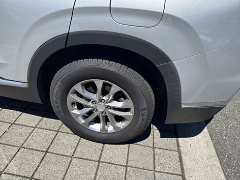Used 2019 Hyundai Santa Fe SE AWD/4WD image 12
