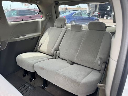 Used 2014 Toyota Sienna LE FWD image 12