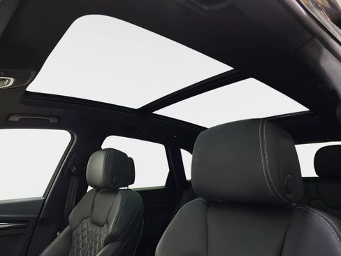 Used 2024 Audi SQ5 Prestige w/ Prestige Package image 29