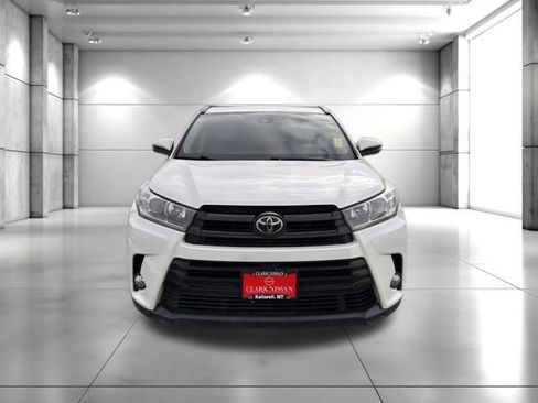 Used 2018 Toyota Highlander SE image 2
