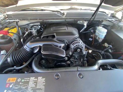 Used 2013 Chevrolet Avalanche LS AWD/4WD image 19