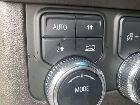 Used 2023 GMC Yukon SLT w/ SLT Luxury Package image 34