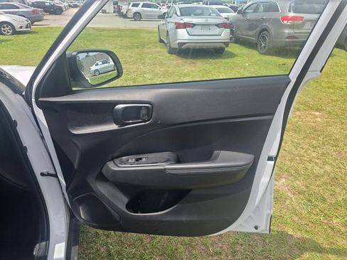Used 2025 Hyundai Venue Limited FWD image 36