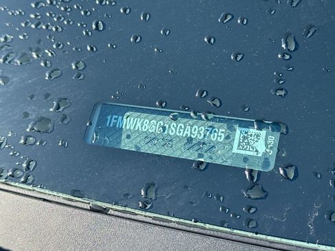 Used 2025 Ford Explorer ST image 3