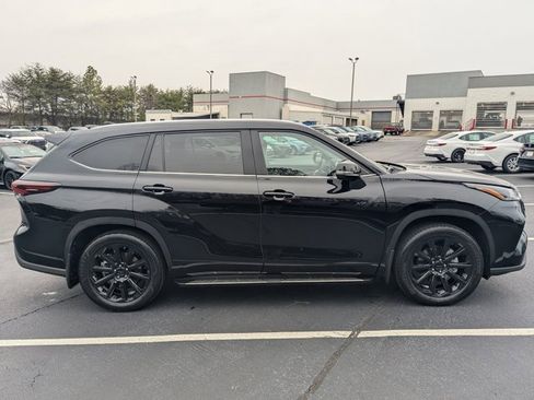 Used 2026 Toyota Highlander XLE image 8