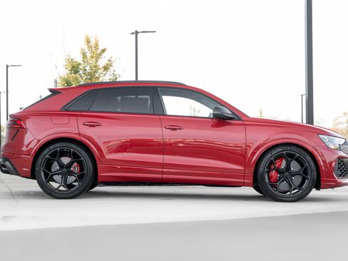 New 2026 Audi RS Q8 performance image 3