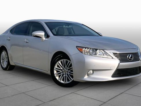 Used 2013 Lexus ES 350 w/ Luxury Pkg FWD image 3