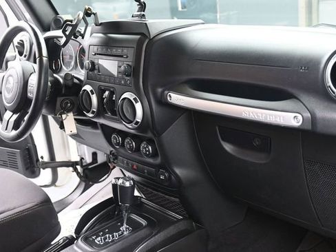 Used 2013 Jeep Wrangler Unlimited Sahara w/ Dual Top Group AWD/4WD image 28