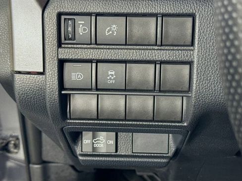 Certified 2024 Toyota Tacoma SR5 AWD/4WD image 11