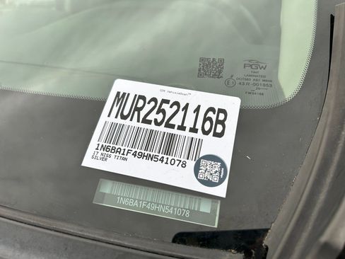 Used 2017 Nissan Titan SL image 31