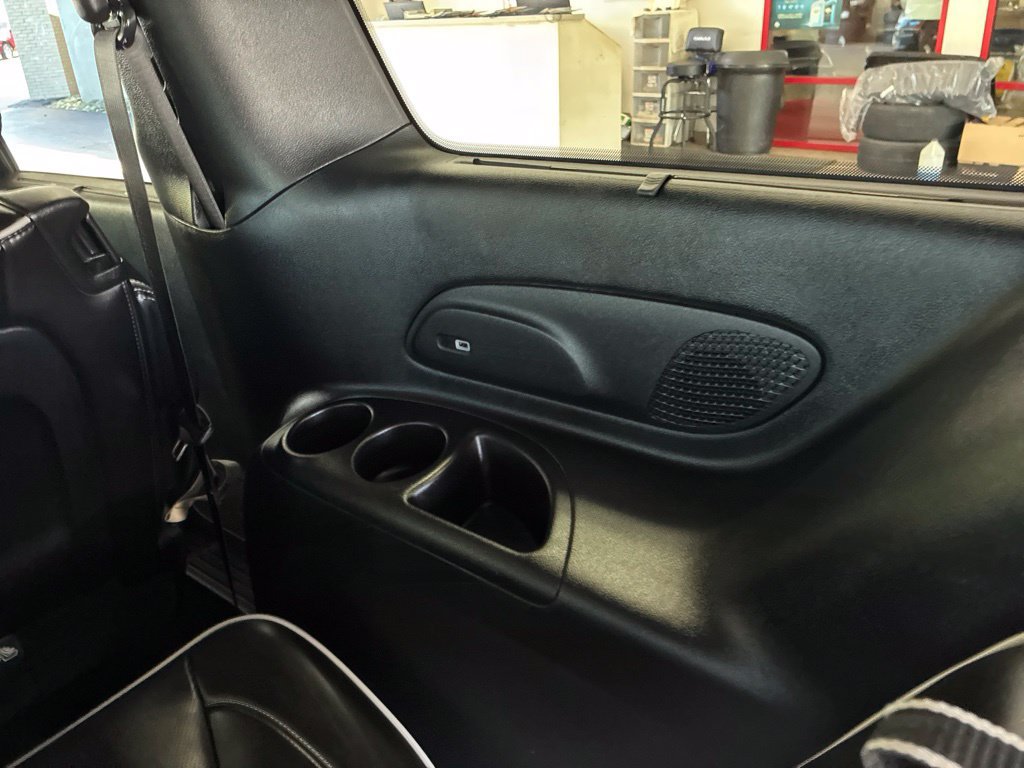 Certified 2025 Chrysler Pacifica Limited FWD image 35