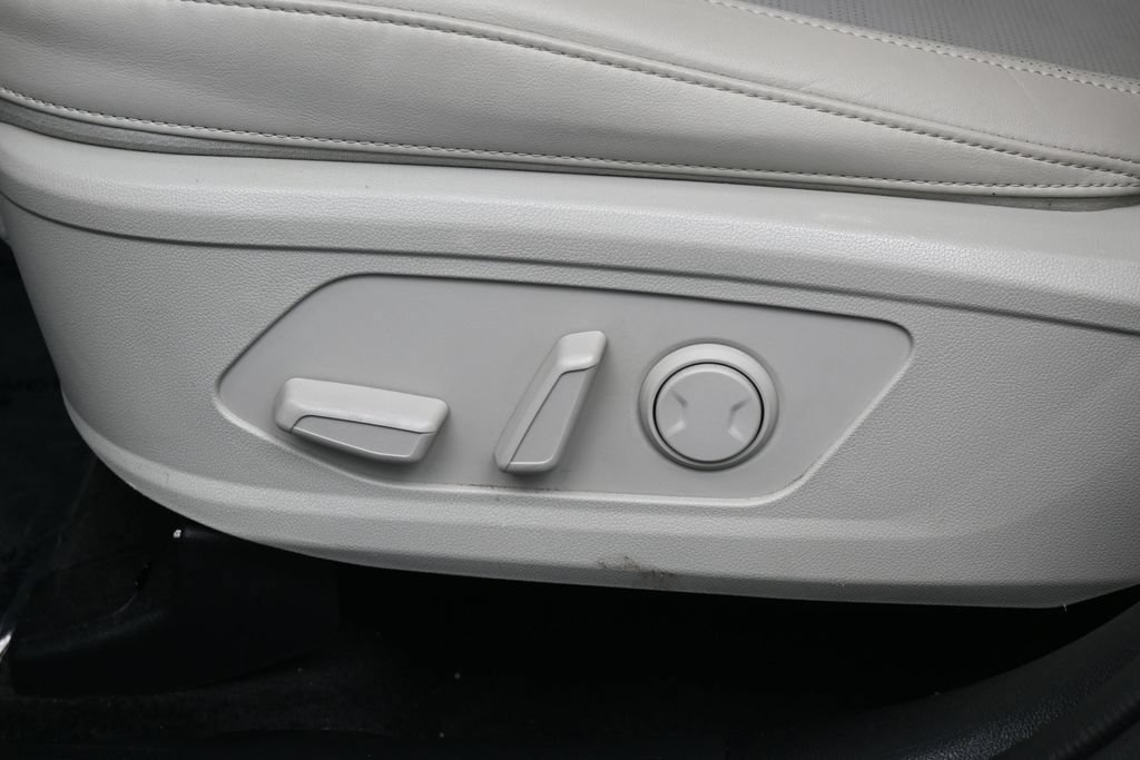 Used 2024 Kia Sorento S w/ Panoramic Sunroof Package FWD image 12