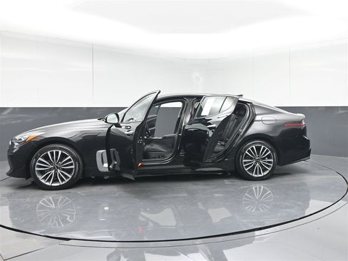 Used 2019 Kia Stinger Premium image 39