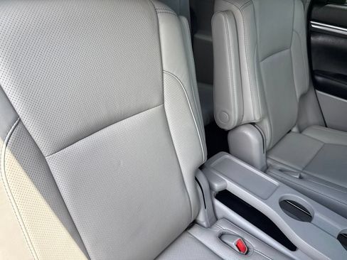 Used 2019 Toyota Highlander Limited AWD/4WD image 13