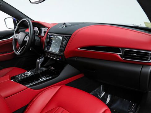 Certified 2023 Maserati Levante GT AWD/4WD image 12