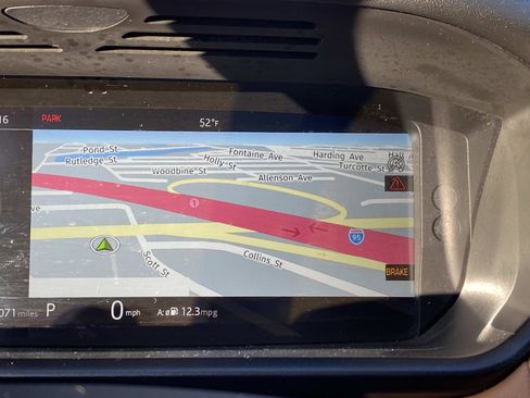 Used 2018 Land Rover Discovery HSE Luxury image 18