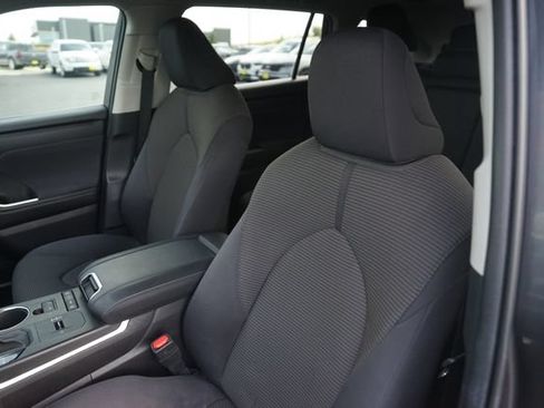 Used 2021 Toyota Highlander L FWD image 10