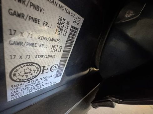 Used 2016 Nissan Rogue SV FWD image 28