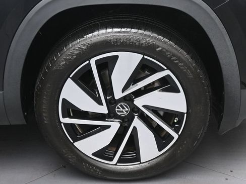 Used 2024 Volkswagen Atlas SE w/ Panoramic Sunroof Package FWD image 36