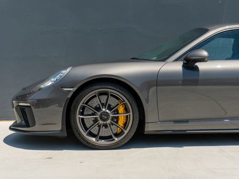 Used 2018 Porsche 911 GT3 RWD image 17