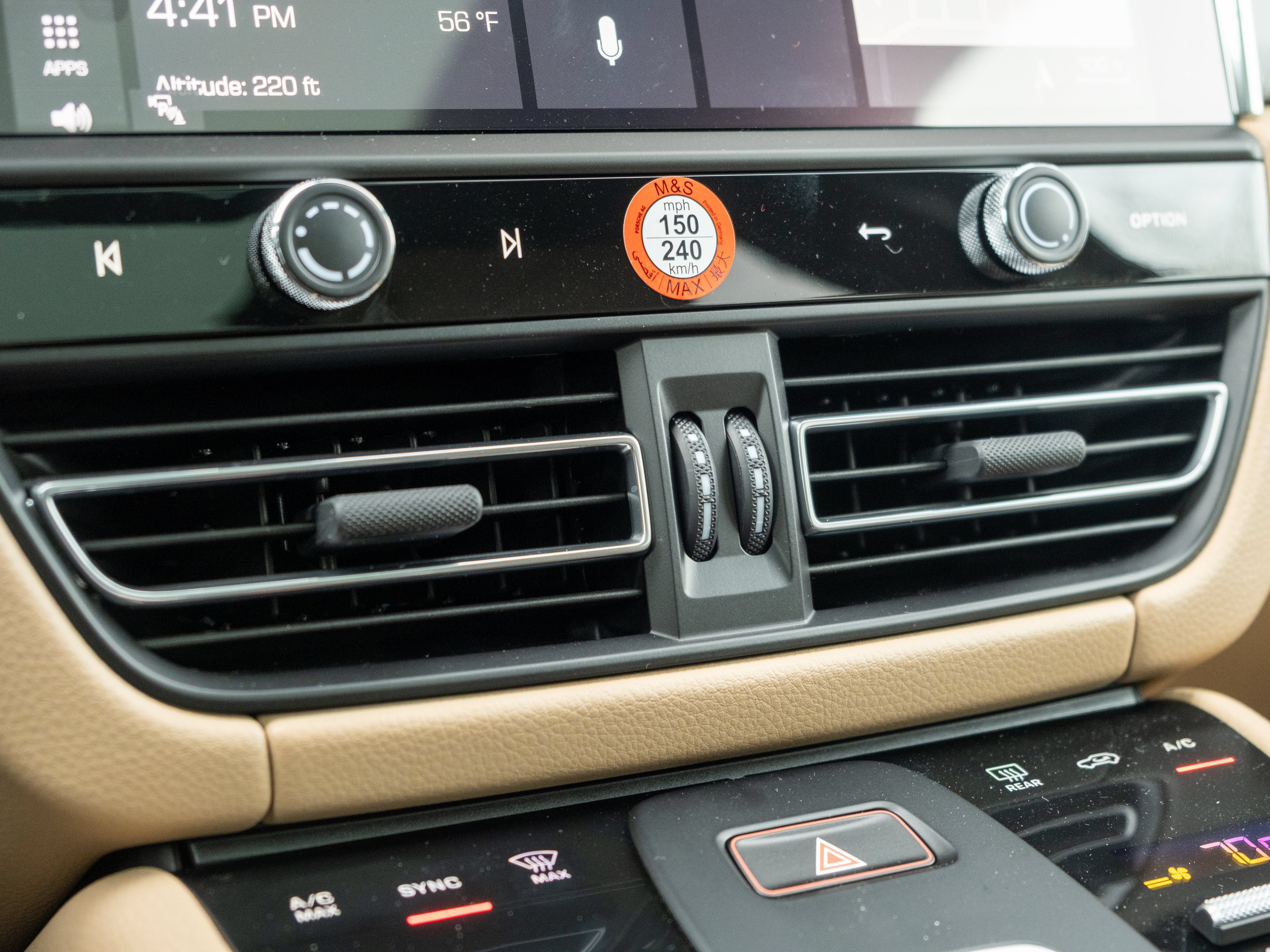 Certified 2026 Porsche Macan AWD/4WD image 31