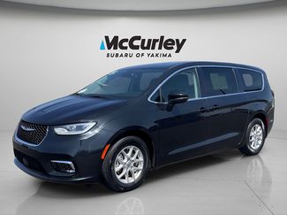Used 2023 Chrysler Pacifica Touring-L FWD video 1