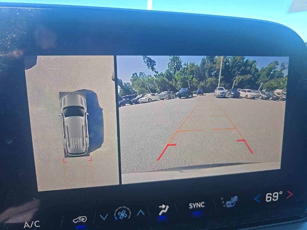 Used 2024 Chevrolet Traverse LT w/ Enhanced Driving Package FWD image 20