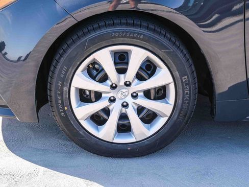Used 2025 Toyota Corolla LE FWD image 10