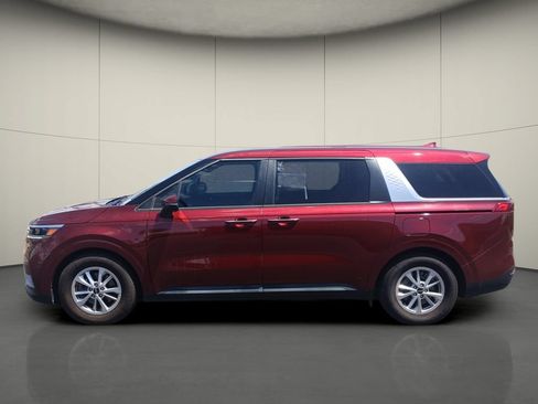 Used 2024 Kia Carnival LX FWD image 4