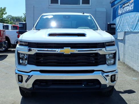 Used 2025 Chevrolet Silverado 2500 LT AWD/4WD image 2