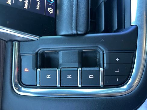 Used 2021 Chevrolet Tahoe Z71 w/ Z71 Off-Road Package image 37