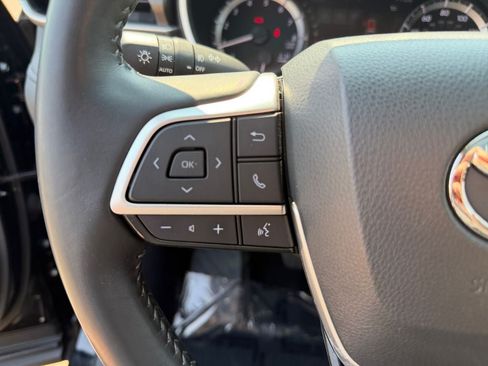 Used 2023 Toyota Highlander XLE AWD/4WD image 15