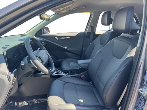 Used 2025 Kia Niro Wind FWD image 9