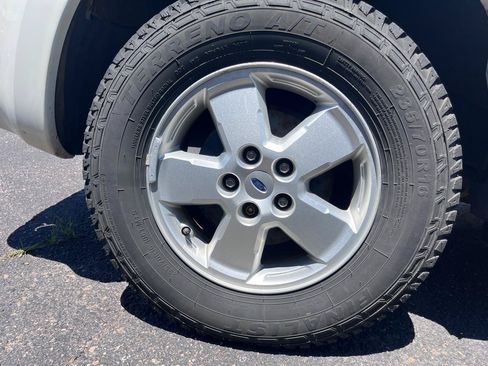 Used 2010 Ford Escape XLT AWD/4WD image 17