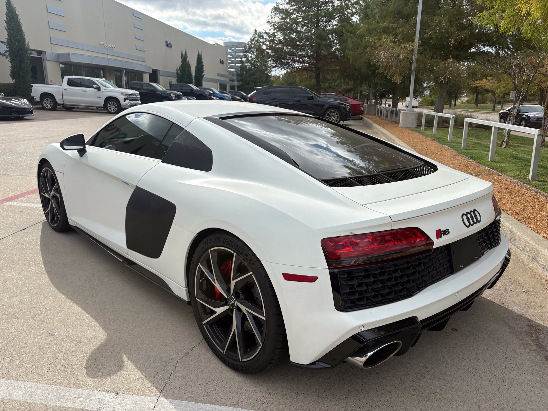 Used 2021 Audi R8 V10 w/ Premium Package RWD image 6