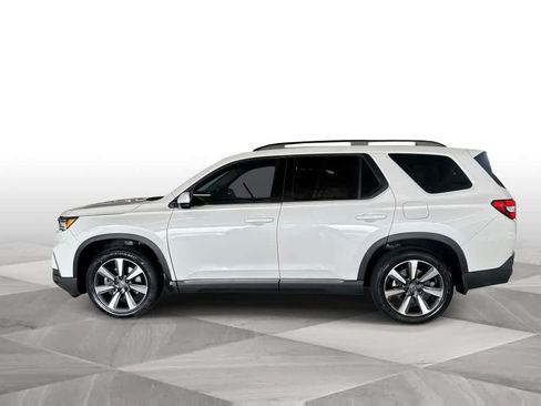 Used 2023 Honda Pilot Touring image 5
