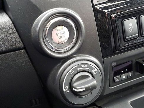 Used 2024 Nissan Titan PRO-4X w/ Pro-4x Convenience Package image 33