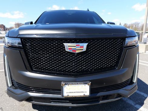 Used 2022 Cadillac Escalade ESV Sport Platinum AWD/4WD image 2