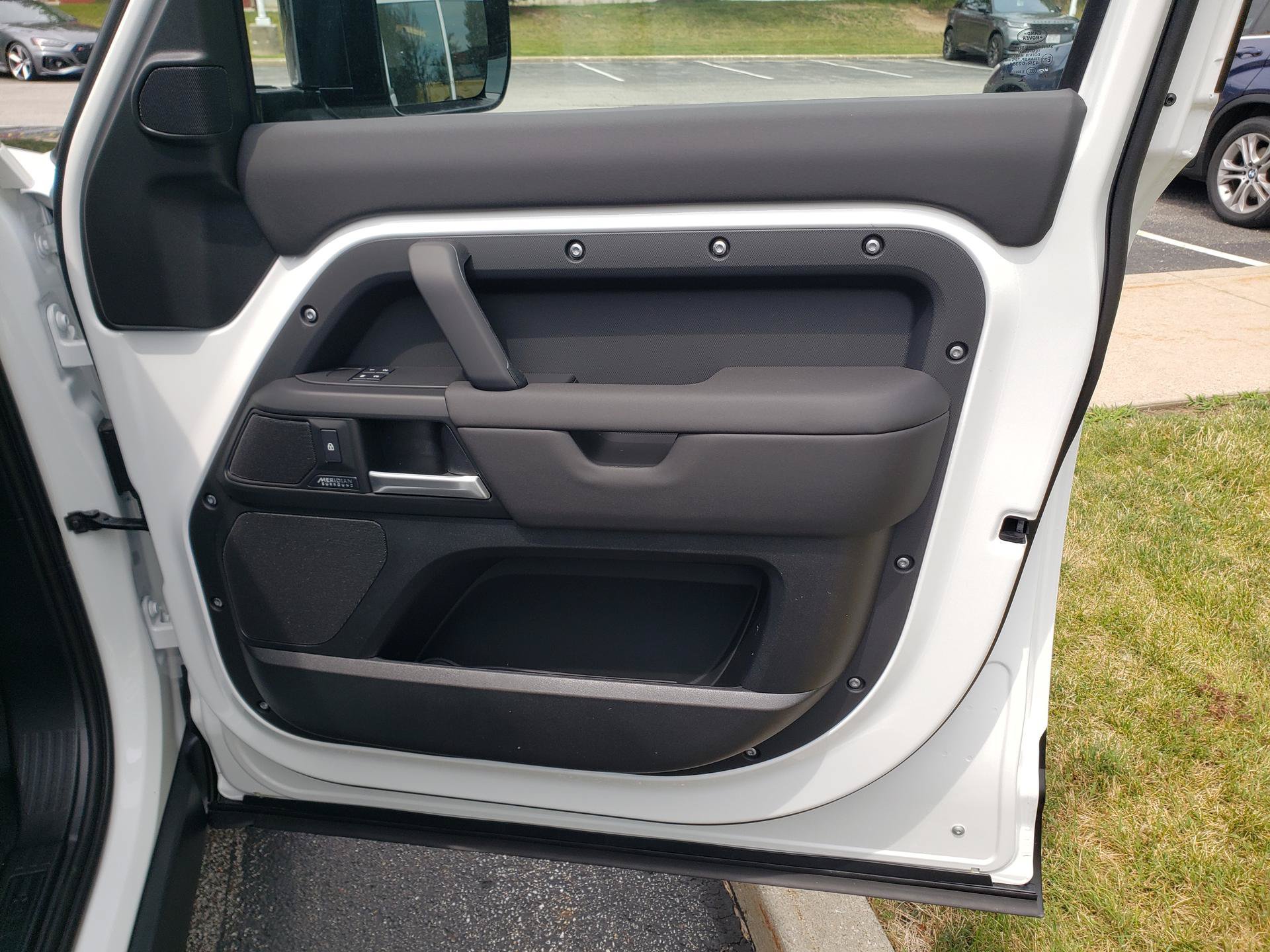 New 2026 Land Rover Defender 110 X-Dynamic SE AWD/4WD image 18