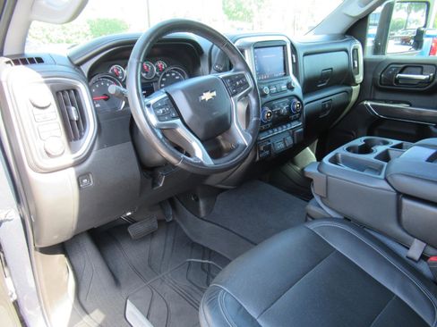 Used 2020 Chevrolet Silverado 2500 LTZ w/ Z71 Off-Road Package AWD/4WD image 16