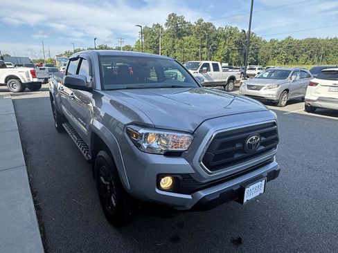Used 2023 Toyota Tacoma SR5 w/ Technology Package AWD/4WD image 8
