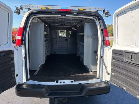 Used 2022 Chevrolet Express 2500 w/ Driver Convenience Package image 16
