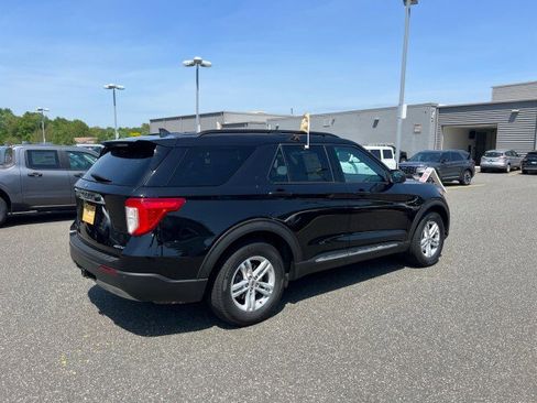 Certified 2021 Ford Explorer XLT w/ Equipment Group 202A AWD/4WD image 5