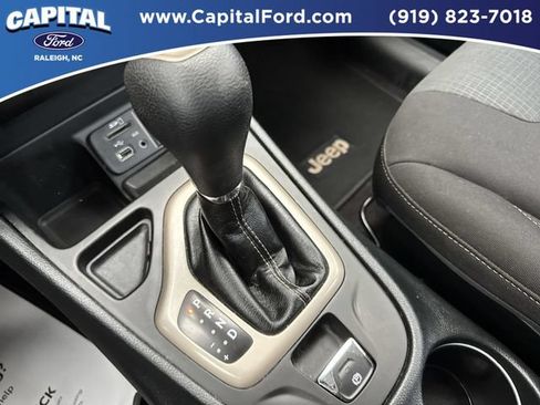 Used 2016 Jeep Cherokee Latitude w/ Safety/Convenience Group FWD image 30